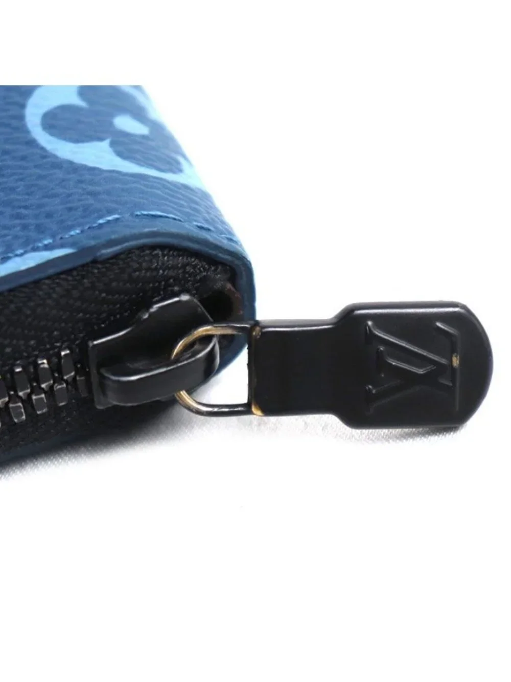 Louis Vuitton Zippy Wallet Vertical Zip Around Collection Blue